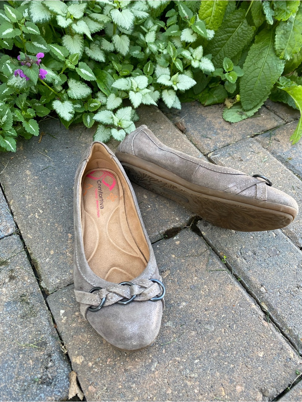 Comfortiva Metallic Taupe Suede Ballet Flats with Ring Hardware Sz 6.5 Summer Sa